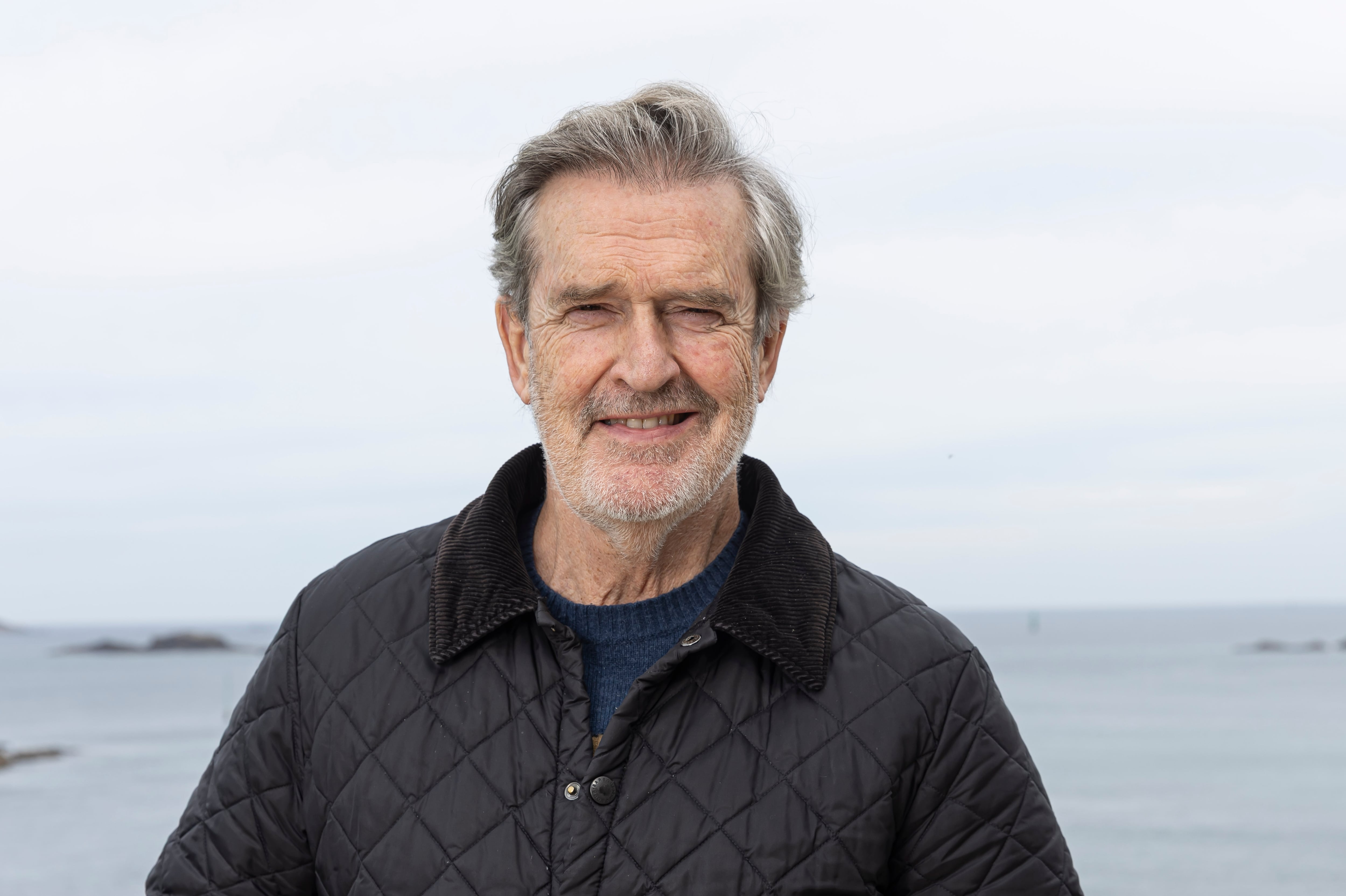 Rupert Everett, el eterno amigo gay de Hollywood, hace autocrítica de su pasado: “Solo me interesaba yo mismo y mi placer. Era un poco sociópata”