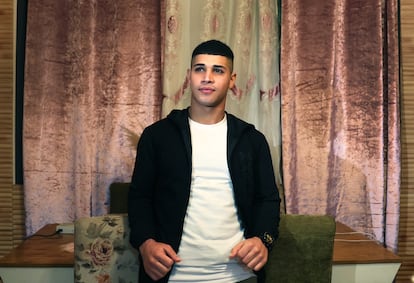 Mohamed Abu Ayyash, de 18 años, encarcelado en detención administrativa sin cargos cuando aún era menor de edad.