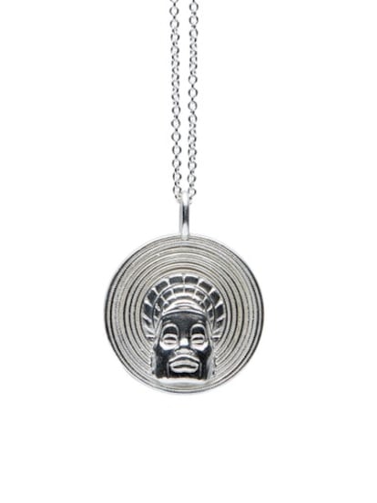 Una de las joyas inspiradas en la etnica mangbetu.