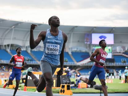 Letsile Tebogo en la competición de 100 metros en la que consiguió el nuevo récord mundial.