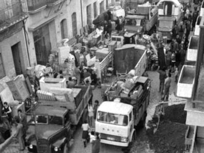 Fotograma del documental que refleja la expulsión del pueblo gitano de Triana a finales de los 50 de una imagen obtenida de una hemeroteca.