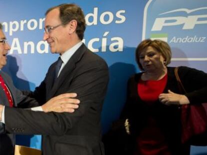 Juan Ignacio Zoido y Alfonso Alonso, ayer, en Córdoba.