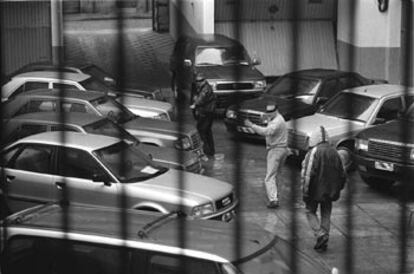 En la imagen, coches de lujo robados, y posteriormente decomisados por la Guardia Civil.