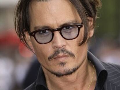 El actor estadounidense Johnny Depp será el protagonista de una película que prepara el director de cine Emir Kusturica sobre Pancho Villa y la Revolución mexicana. Kusturica ha declarado en el diario serbio <i>Blic</i> que así lo acordó con Depp durante una reciente visita a Saint-Tropez, donde fue huésped en la casa del célebre actor y su pareja, la actriz y cantante francesa Vanessa Paradis. (Texto: EFE)