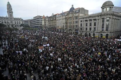 Vista general de la manifestaci&oacute;n en la ciudad de Oporto, Portugal.