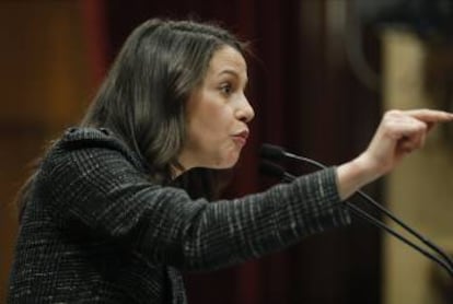 Inés Arrimadas of Ciudadanos speaking at the session.