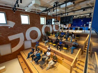 Auditorio en el centro de ciberseguridad de Google en Málaga.