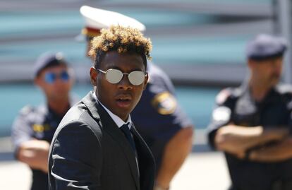 David Alaba, antes de subirse al avión que lleva a Austria a la Eurocopa. 