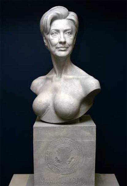 El busto de Hillary Clinton modelado por Daniel Edwards.