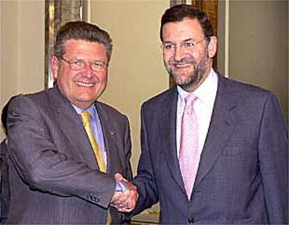 Antoine Duquesne y Mariano Rajoy, ayer, en la sede del Ministerio del Interior en Madrid.