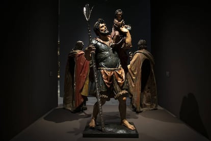 'San Cristóbal con el niño', una de las esculturas de la exposición del Museo de Bellas Artes de Sevilla dedicada al escultor Juan Martínez Montañés.