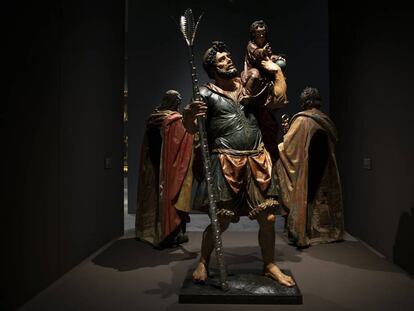 'San Cristóbal con el niño', una de las esculturas de la exposición del Museo de Bellas Artes de Sevilla dedicada al escultor Juan Martínez Montañés.