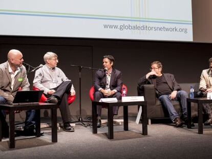 Ives Eude (Le Monde), Tom Kent (AP), Brian Tampone (Local Labs), Larry Birnbau (Northwestern University) y Burt Herman (Storify) en el GEN Summit.