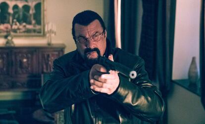 Steven Seagal, en un fotograma de &#039;Contratado para matar&#039;, de 2016. 