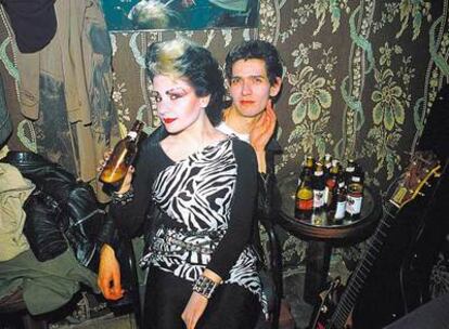 <b>Alaska y Carlos, en los camerinos de Sala Marquee (1981)</b>