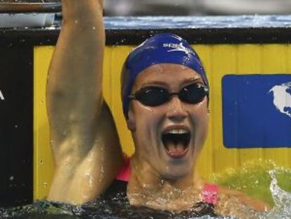 Mireia Belmonte celebra su récord del mundo en lso 200 metros mariposa en los Mundiales de Doha.