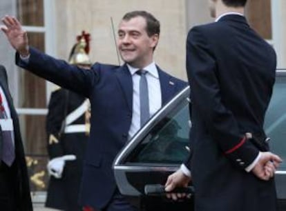 El primer ministro ruso, Dmitri Medvedev, en una visita a París. EFE/Archivo