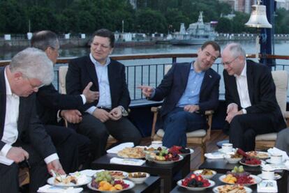 Durão Barroso, Dmitri Medvédev y Van Rompuy, entre otros, a bordo de un barco en el río Don.