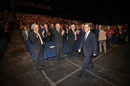 Artur Mas, entonces presidente de la Generalitat catalana, anuncia durante una conferencia el 25 de noviembre de 2014, después del proceso participativo del 9-N, una nueva hoja de ruta para el proceso independentista a través de la convocatoria de elecciones autonómicas.