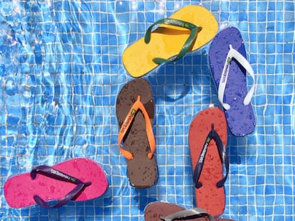 Estas chanclas de dedo son frescas, cómodas y resistentes al agua.