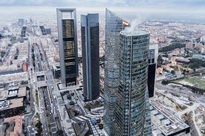 Vista aérea de las Cuatro Torres (ahora cinco), uno de los centros de negocios de Madrid.