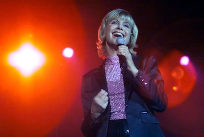 Olivia Newton-John, durante un concierto en Hong Kong, en agosto de 2000.