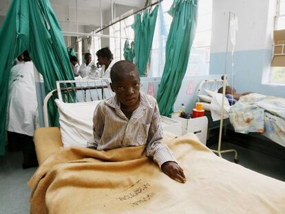 Un paciente infectado de cólera, en un hospital de Harare en 2009.
