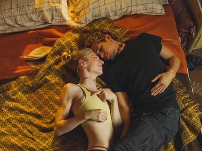 Hunter Schafer y Dominic Fike en una escena de la serie 'Euphoria'.