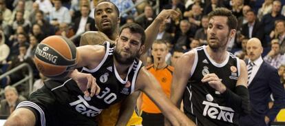 Bourousis y Rudy ante McLean, en Berlín.