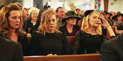 Elizabeth Perkins, Amy Adams y Patricia Clarkson, en 'Heridas abiertas'.