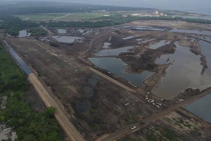 La construcción de la refinería de Dos Bocas (Tabasco).