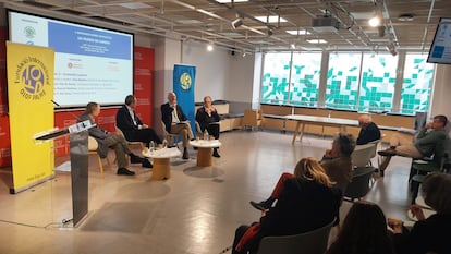 Asistentes al V Seminario sobre geopolítica 'Un mundo en cambio', organizado este viernes en Barcelona por la Fundación Olof Palme.
