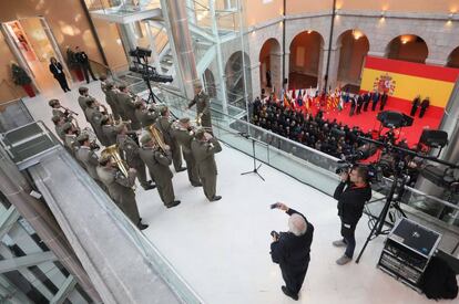 La banda tocando el himno de Espa&ntilde;a en el acto.