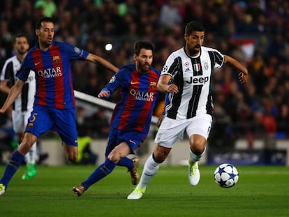 Messi y Sergio Busquets durante el partido ante la Juventus.