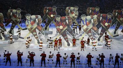 Varios bailarines han homenajeado el deporte rey en Canadá.