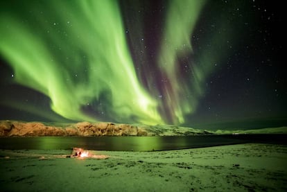 Aurora boreal em Myre, na província norueguesa de Troms, dentro do Círculo Polar Ártico.