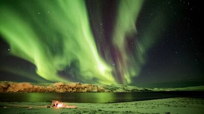 Aurora boreal em Myre, na província norueguesa de Troms, dentro do Círculo Polar Ártico.