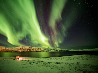 Aurora boreal em Myre, na província norueguesa de Troms, dentro do Círculo Polar Ártico.