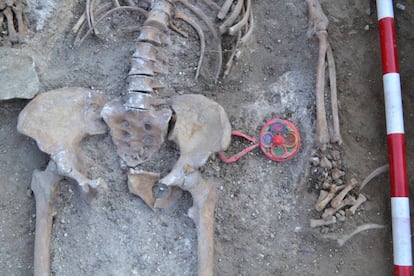 The remains of Catalina Muñoz Arranz next to the baby rattle, which were found in 2011.