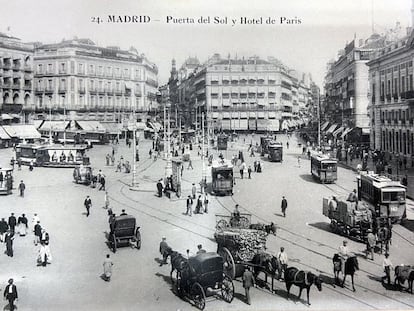 La Puerta del Sol en una de las postales de la exposición 'La historia de Madrid con postales'.