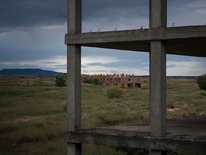 Urbanización abandonada en San Mateo de Gallego.