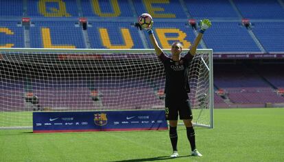 Cillessen, en su presentacion en el Camp Nou.