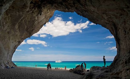 Cala Luna, en las cercanías de la localidad de Baunei, en Cerdeña (Italia).