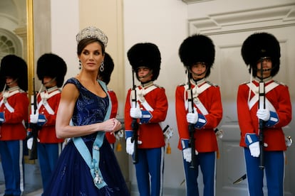 La reina Letizia a su llegada a la cena de gala ofrecida en el Palacio de Christiansborg. 