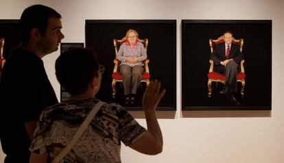 Dos de los 29 "héroes" fotografiados por Katharina Mouratidi que se pueden ver en el Palau Robert.