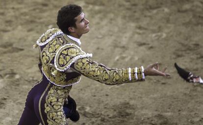 Daniel Luque durante la corrida en San Sebasti&aacute;n de los Reyes.
 
 
 
 
 
  
 