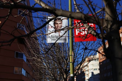 Cartel electoral del PSOE en una calle de Madrid.