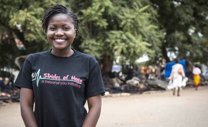 Tionge, activista contra el matrimonio infantil en Malawi.