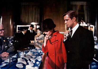 Audrey Hepburn y George Peppard, en una escena de la película 'Desayuno con diamantes' (1961), de Blake Edwards.