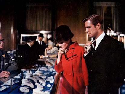 Audrey Hepburn y George Peppard, en una escena de la película 'Desayuno con diamantes' (1961), de Blake Edwards.